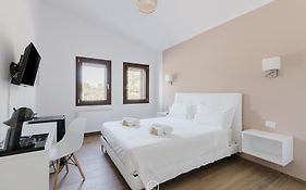 Estay - House Adele